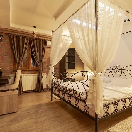 Madison Inn Suites - Wilson'S Square Belgrade Extérieur photo