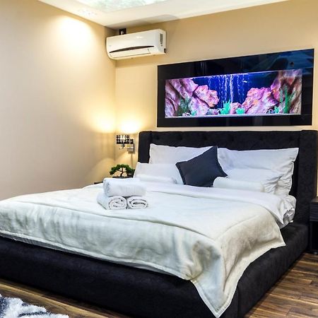 Madison Inn Suites - Wilson'S Square Belgrade Extérieur photo