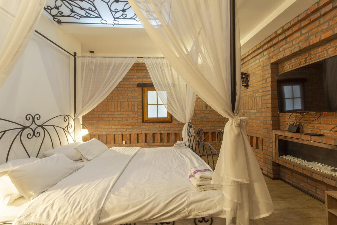 Madison Inn Suites - Wilson'S Square Belgrade Extérieur photo