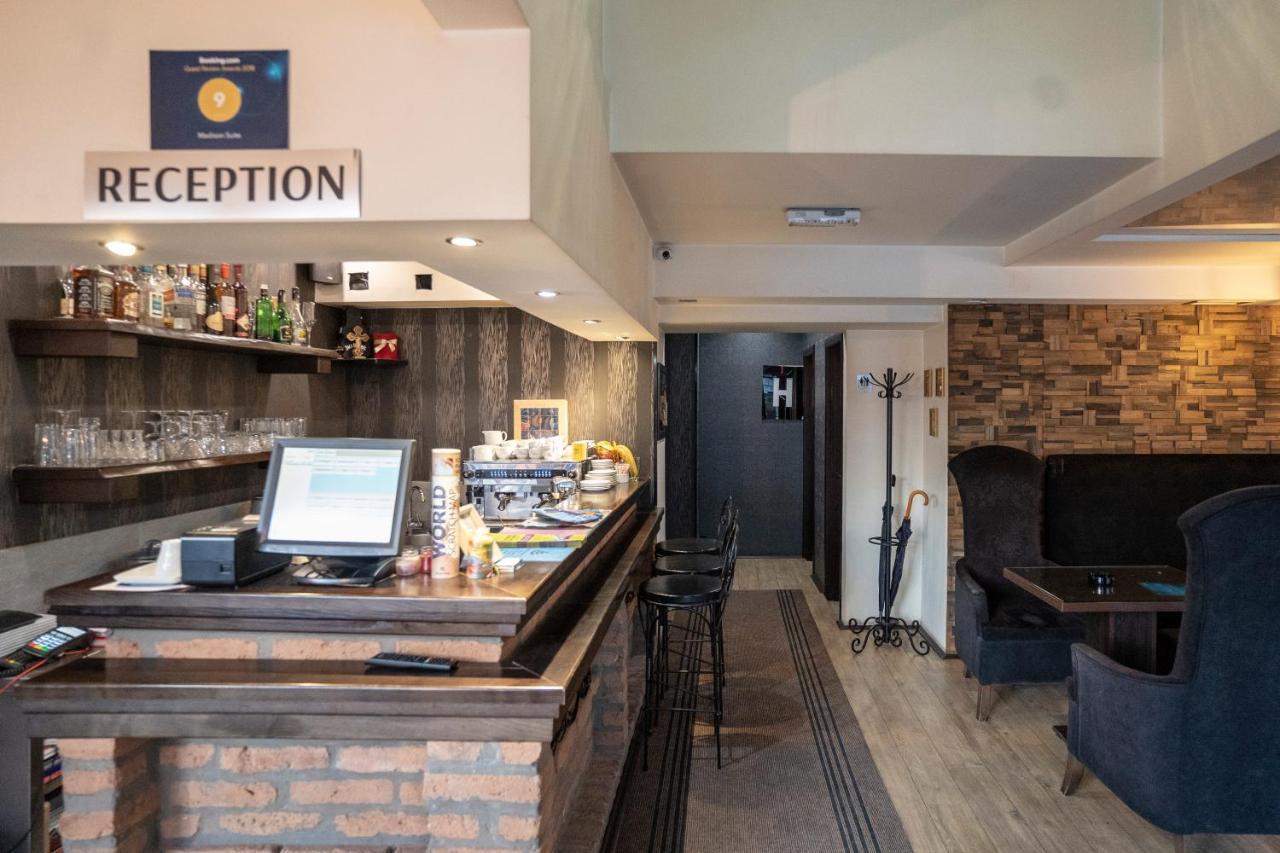 Madison Inn Suites - Wilson'S Square Belgrade Extérieur photo