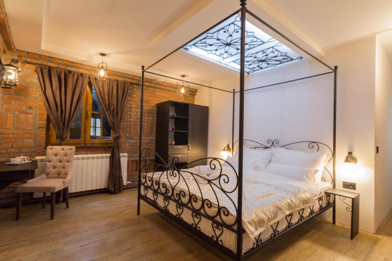 Madison Inn Suites - Wilson'S Square Belgrade Extérieur photo
